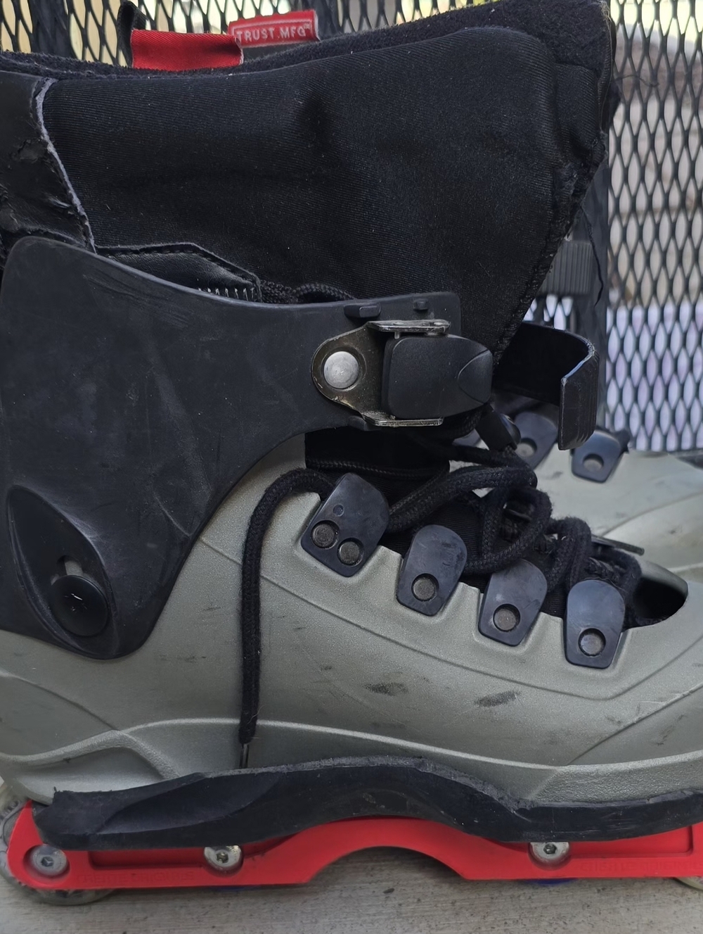 Salomon ST80 Aggressive Inline Skates Sz 8.5 Trust Liners Red Frames